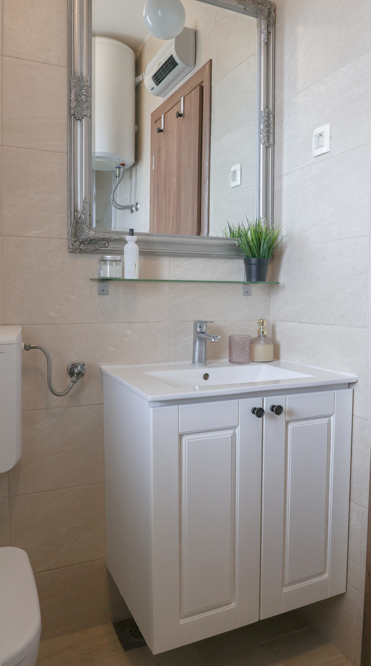 apartment-3 bathroom